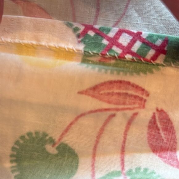 Vintage crib sheet with birds and cherries - Picture 4 of 4